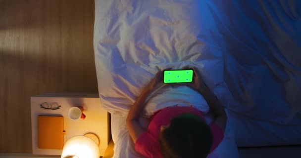 Mujer asiática uso smartphone — Vídeo de stock