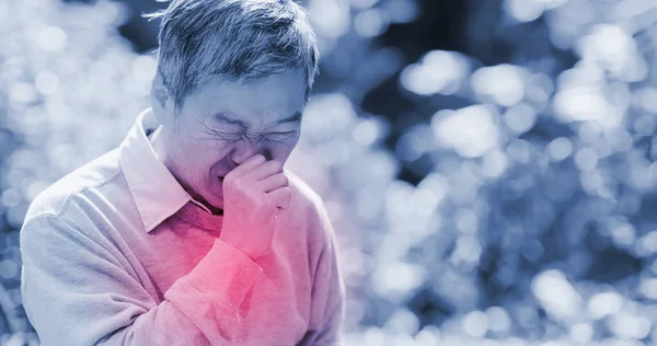 Alter Asiatischer Mann Hustet Wegen Übertragbarer Infektionskrankheiten Oder Covid — Stockfoto