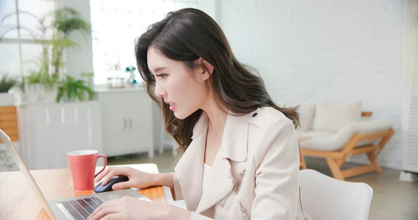 Concept Télétravail Femme Asiatique Utilise Ordinateur Pour Travailler Une Réunion — Photo