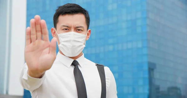 Asijské Obchodní Muž Show Stop Gesto Chirurgickou Obličejovou Maskou Před — Stock fotografie