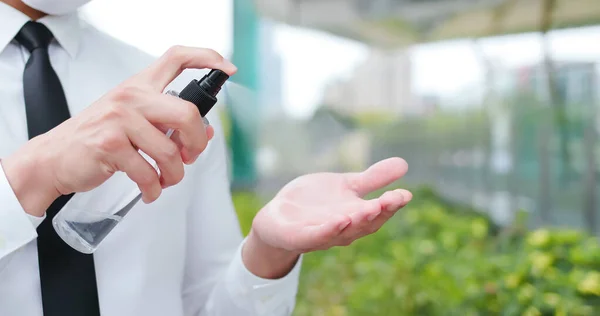 Asiático Homem Negócios Usar Spray Álcool Para Higiene Das Mãos — Fotografia de Stock