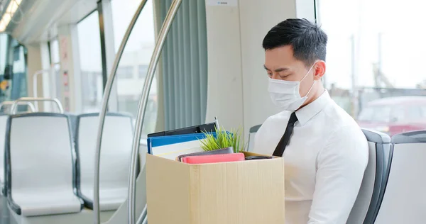 Azjatycki Biznesmen Nosić Maskę Twarzy Metrze Jest Zwolniony Powodu Pogorszenia — Zdjęcie stockowe