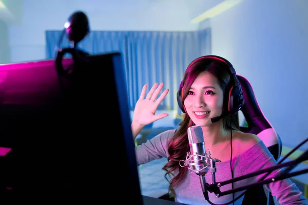 Junge Asiatische Pretty Pro Gamer Haben Livestream Und Grüßen Ihre — Stockfoto