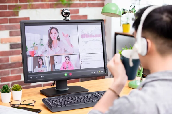 Concepto Teletrabajo Hombre Asiático Utilizar Ordenador Micrófono Auriculares Para Unirse — Foto de Stock