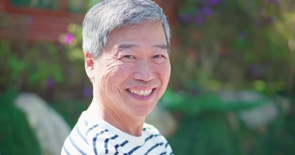 Asian male elder smiile at you — Stock Video