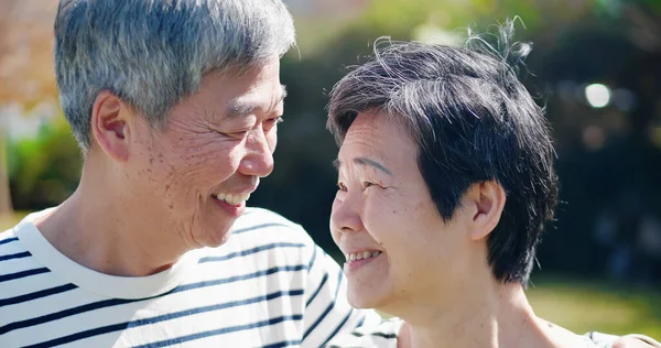 Asiático Anciano Pareja Sonrisa Otro Felizmente —  Fotos de Stock