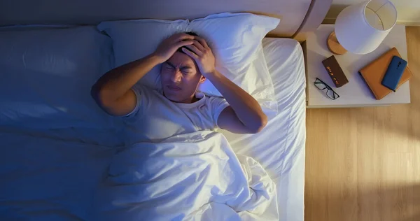 Overhead Ansicht Von Asiatischen Mann Leidet Unter Schlaflosigkeit Und Hat — Stockfoto