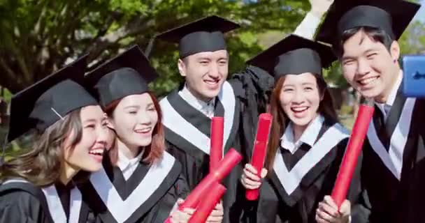 Grupo estudantes graduados felizes — Vídeo de Stock