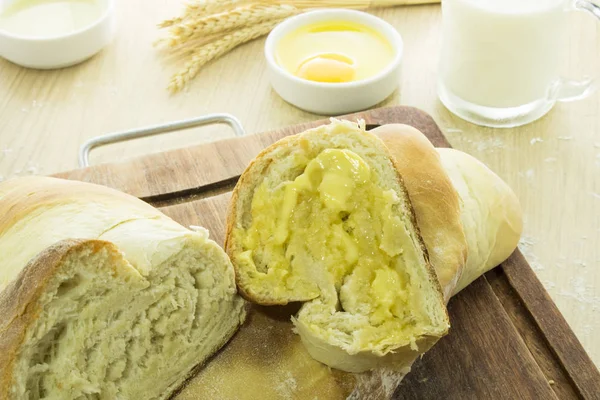 Café da manhã com pão caseiro — Fotografia de Stock