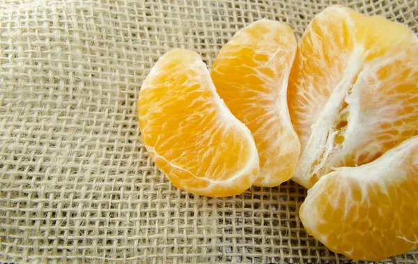 Kumaş üzerine açık mandalina