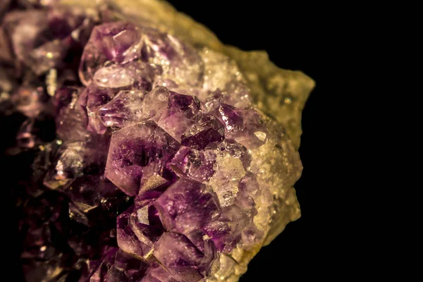 美丽的紫水晶以轻的作用 — 图库照片