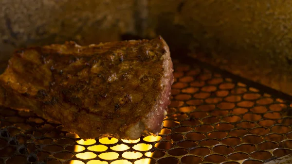 yüksek sıcaklıkta lezzetli Barbekü