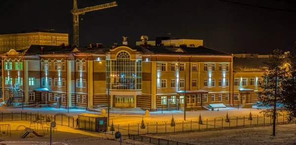 Yeni okul ve Muravlenko anaokulu.