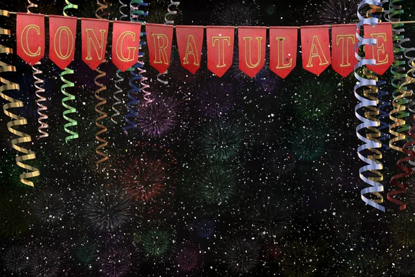 Nastro stelle filanti e bandiere rosse con la parola "congratularsi" per una corda d'oro sullo sfondo del cielo notturno e fuochi d'artificio. Illustrazione 3D — Foto Stock