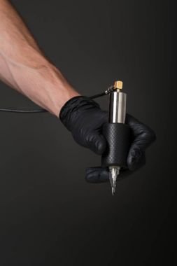 dövmeci dövme ekipman ile 