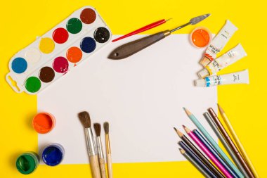 Boya fırçaları kalemler
