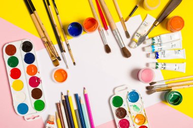 Boya fırçaları kalemler