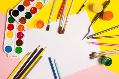 Boya fırçaları kalemler