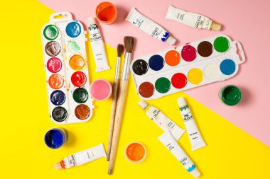 Boya fırçaları kalemler