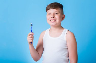  çocuk diş fırçası ile