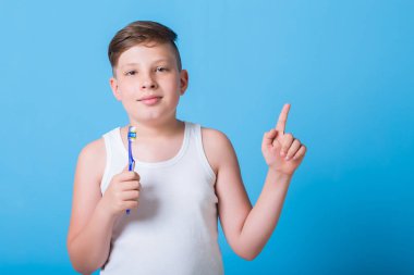  çocuk diş fırçası ile