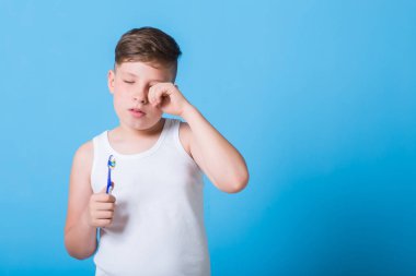 Uykucu çocuk gözlerini kapat