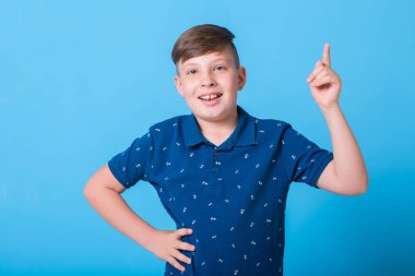 mutlu küçük çocuk