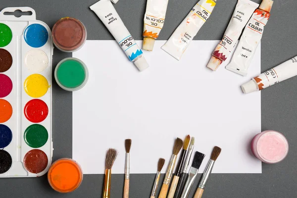 Boya fırçaları kalemler