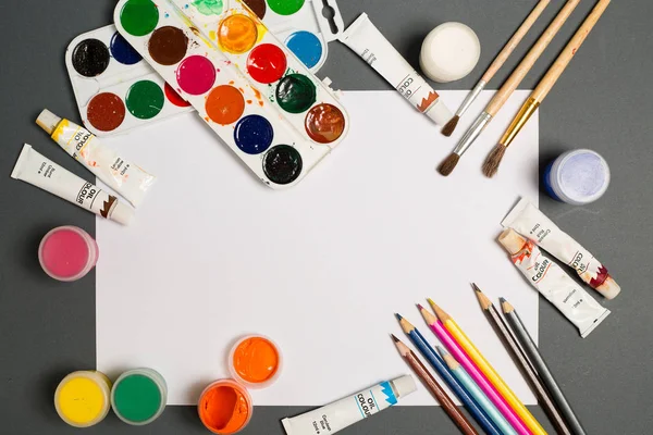 Boya fırçaları kalemler