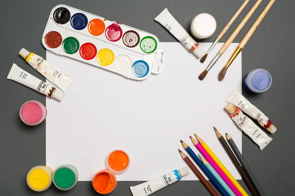 Boya fırçaları kalemler