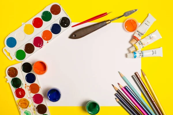 Boya fırçaları kalemler