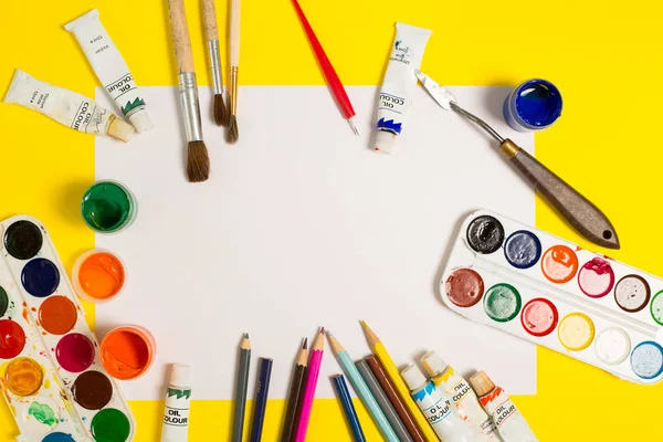 Boya fırçaları kalemler