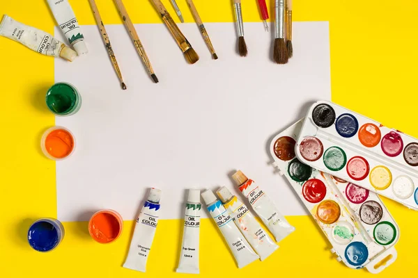 Boya fırçaları kalemler