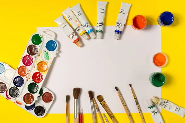 Boya fırçaları kalemler