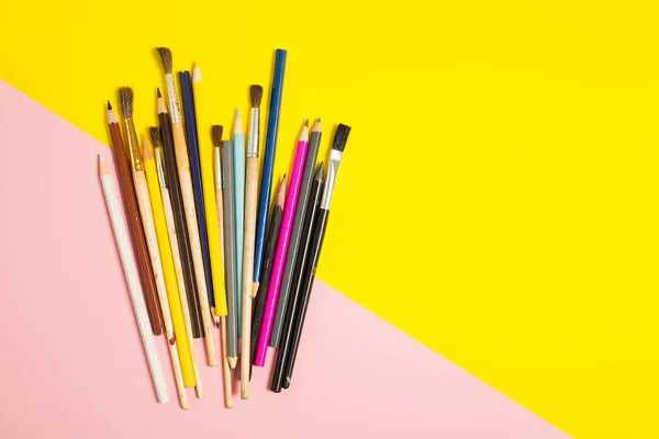 Boya fırçaları kalemler