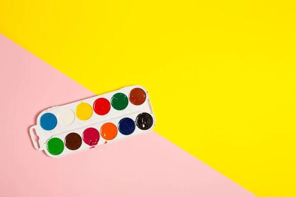 Boya fırçaları kalemler