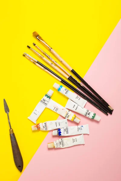 Boya fırçaları kalemler