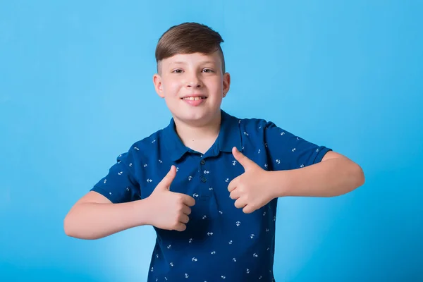 mutlu küçük çocuk