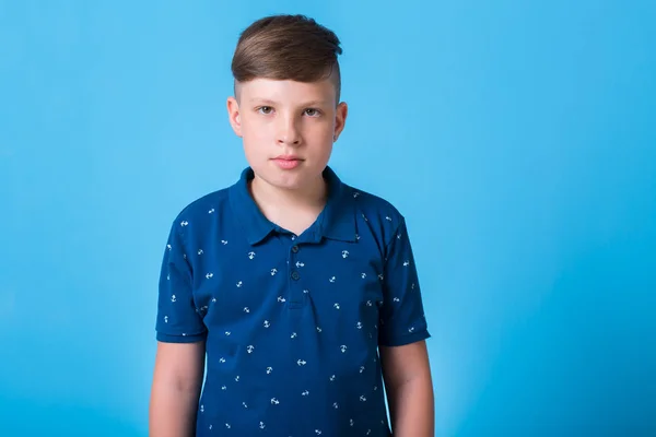 mutlu küçük çocuk