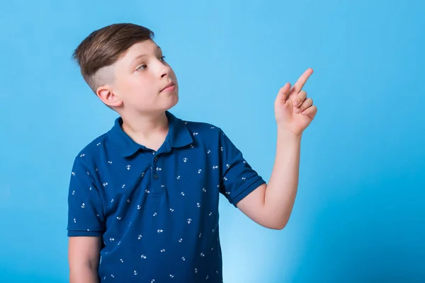 mutlu küçük çocuk