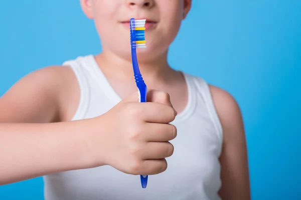  çocuk diş fırçası ile