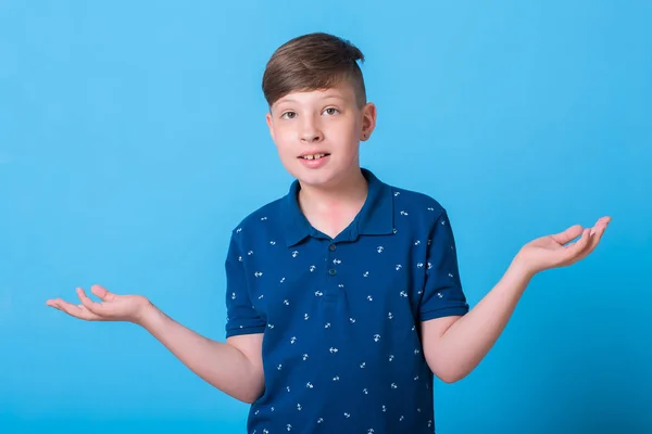 mutlu küçük çocuk