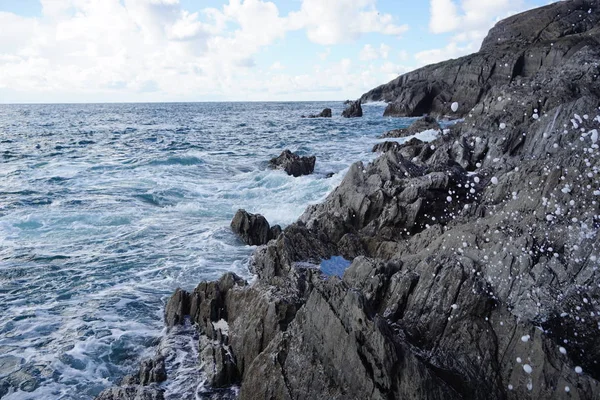 Kayalık sahil Atlantik Okyanusu