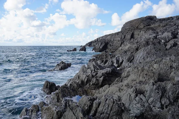 Atlantik Okyanusu 'nun kayalık kıyıları