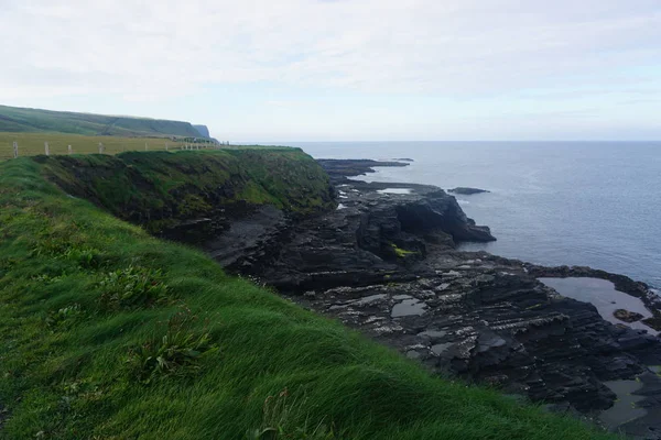 Kayalık sahil Atlantik Okyanusu