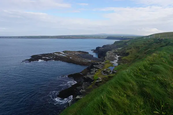 Den klippiga kusten av Atlanten, Irland — Stockfoto