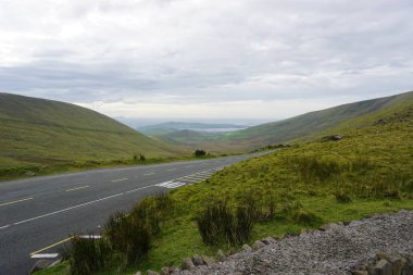 Dağlarda bir yol, Irlanda