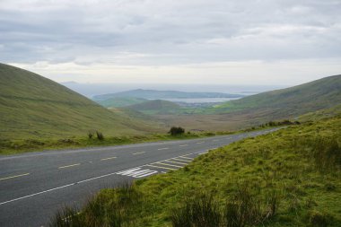 Dağlarda bir yol, Irlanda