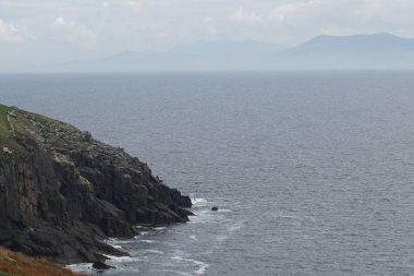 Atlantik okyanusunda bir uçurum