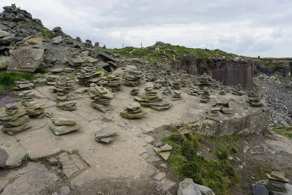 Bir uçurum düzenlemelerini taş